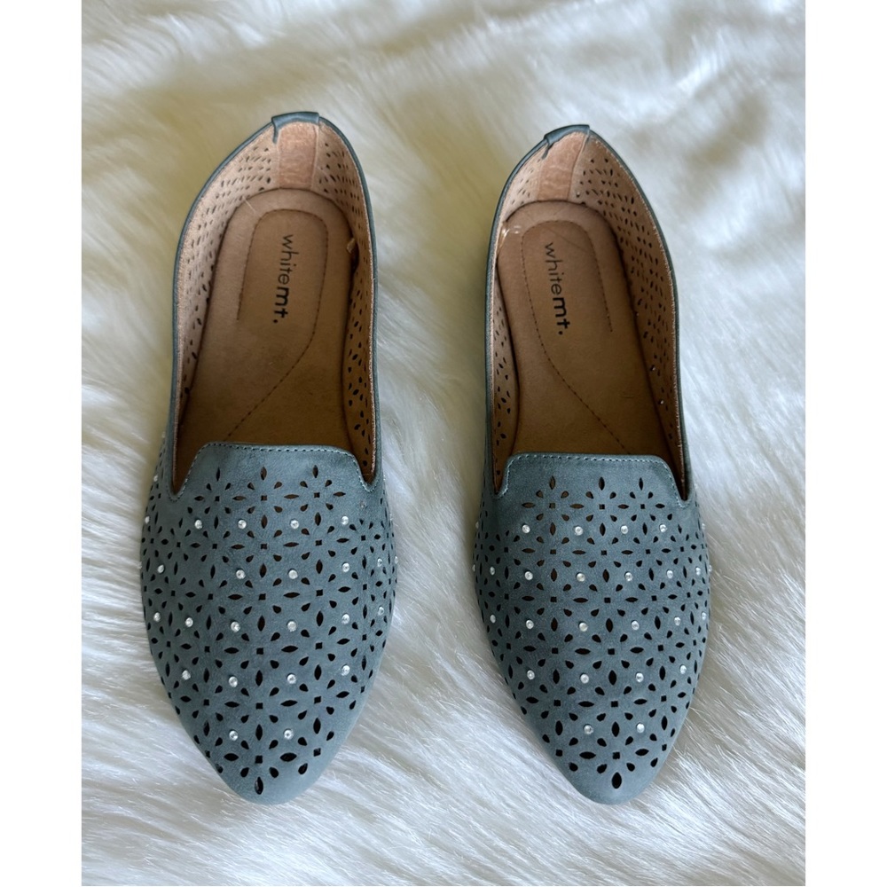 NEVER USED, White Mt pointed toe flats
